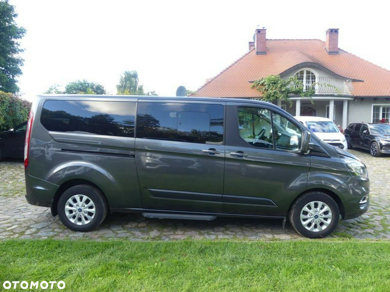Ford Tourneo Custom - 16