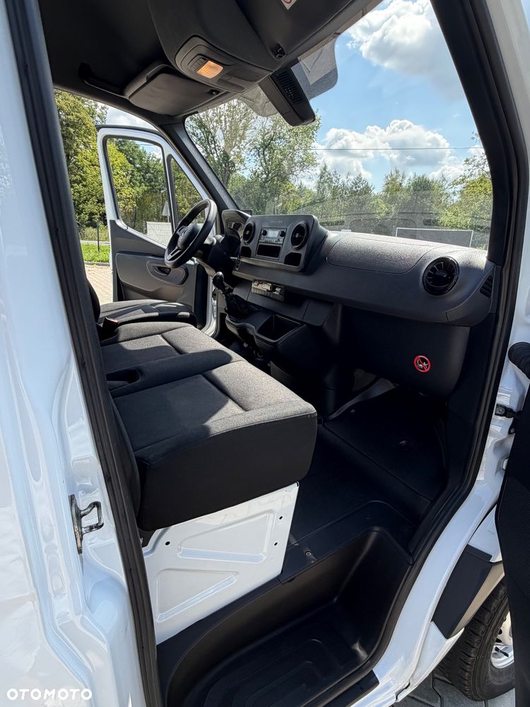 Mercedes-Benz Sprinter - 16
