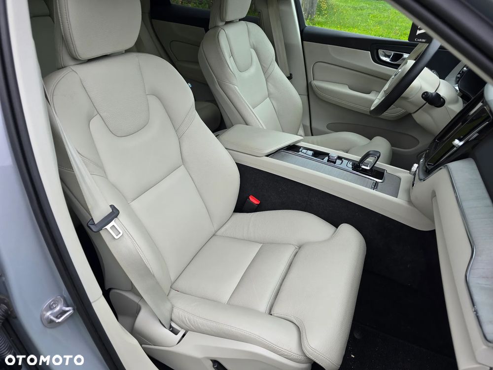 Volvo XC 60 B4 D AWD Plus Dark - 24