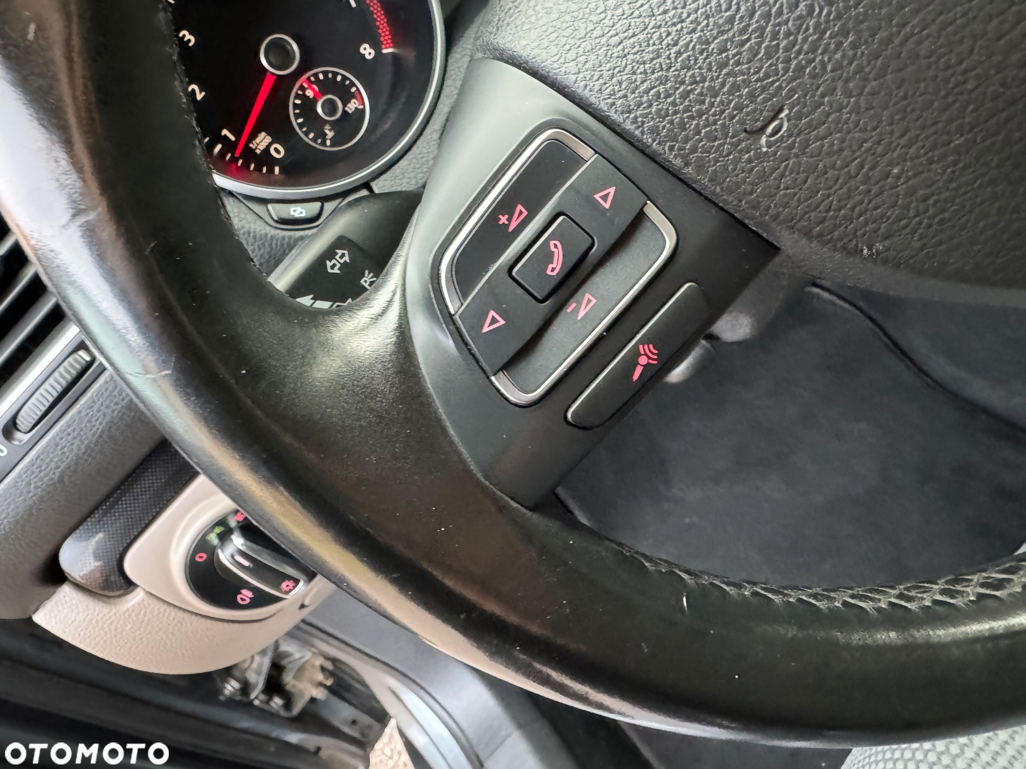 Volkswagen Golf 1.4 TSI BlueMotion Technology DSG Comfortline - 26
