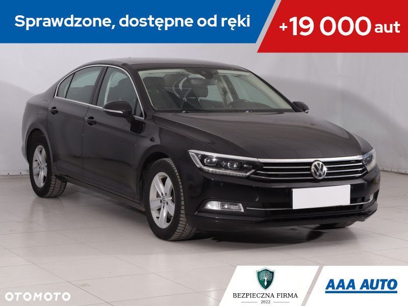 Volkswagen Passat - 1