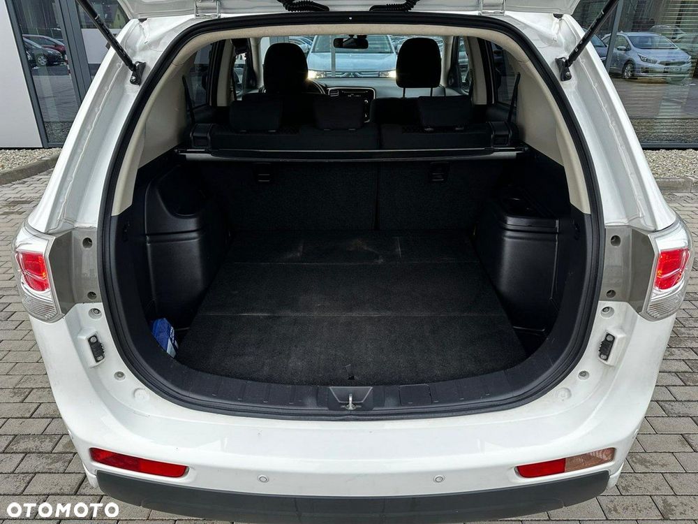 Mitsubishi Outlander 2.0 2WD Invite - 23