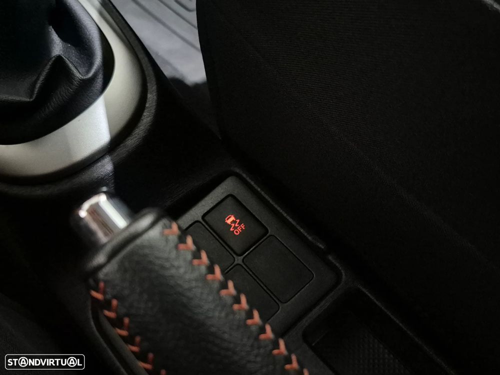 Toyota Yaris 1.4 D-4D Sport — fotografia 11