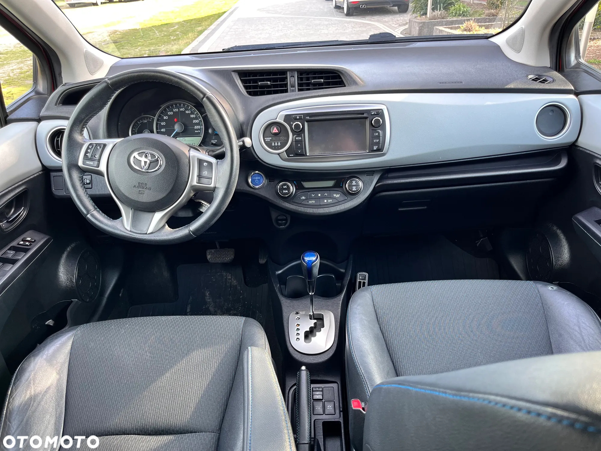 Toyota Yaris Hybrid 100 Dynamic - 15