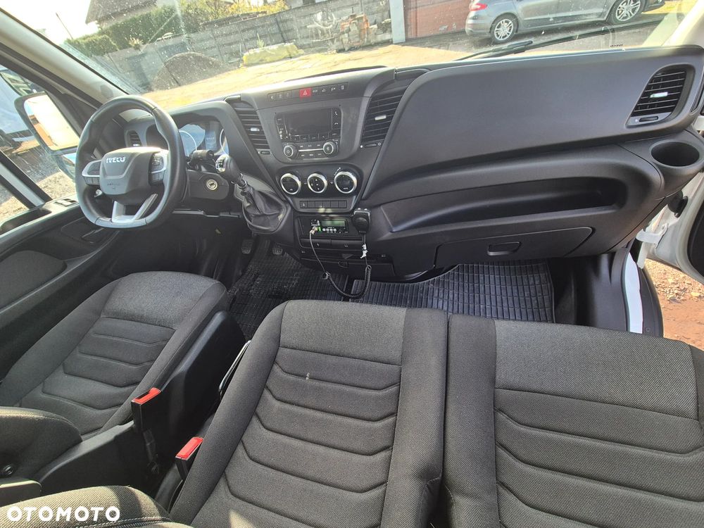 Iveco DAILY PLANDEKA 12EP 3.0 180KM MANUAL SERWIS ASO BEZWYPADKOWY ZADBANY 2023 PODUSZKI FV23% KLIMA WEBASTO 35S18 FULL LED - 15