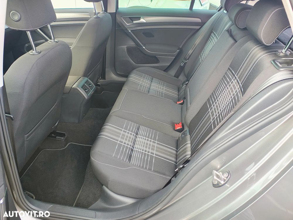 Volkswagen Golf 1.6 TDI BlueMotion Technology Lounge - 26