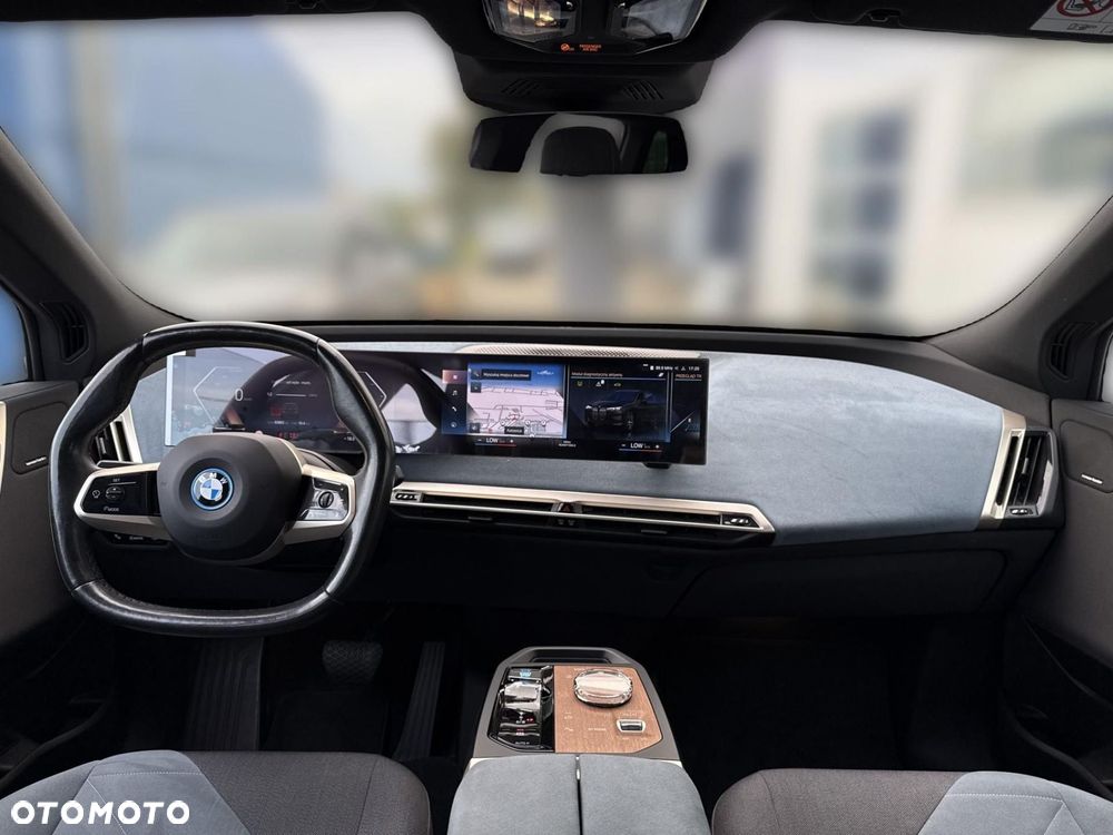 BMW iX - 31