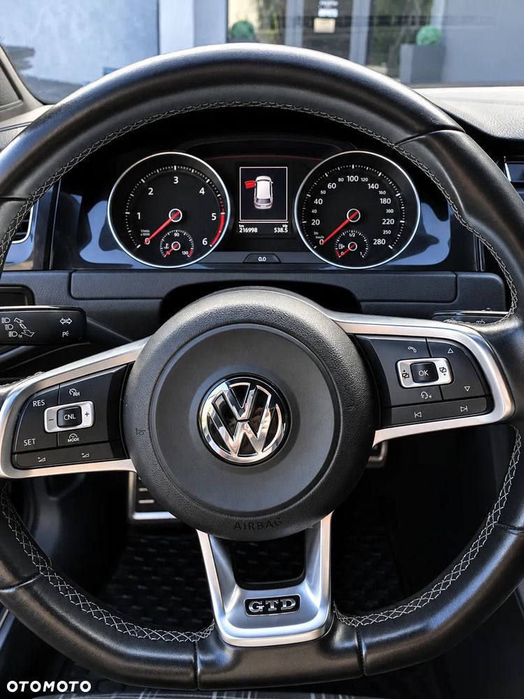 Volkswagen Golf - 15