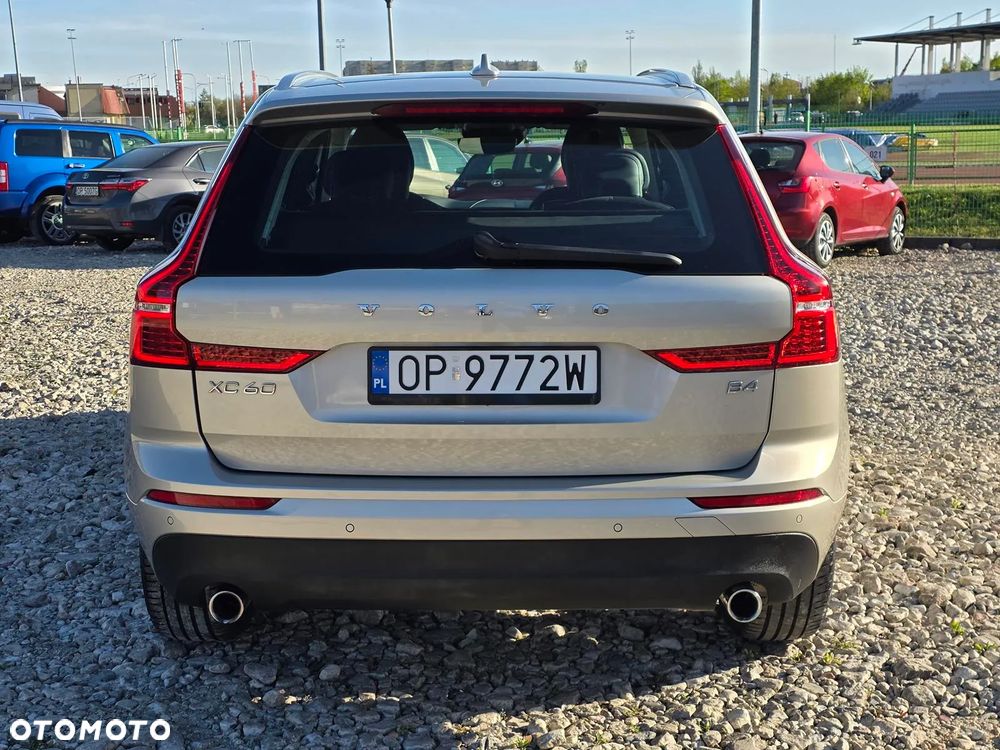 Volvo XC 60 B4 D Momentum - 9