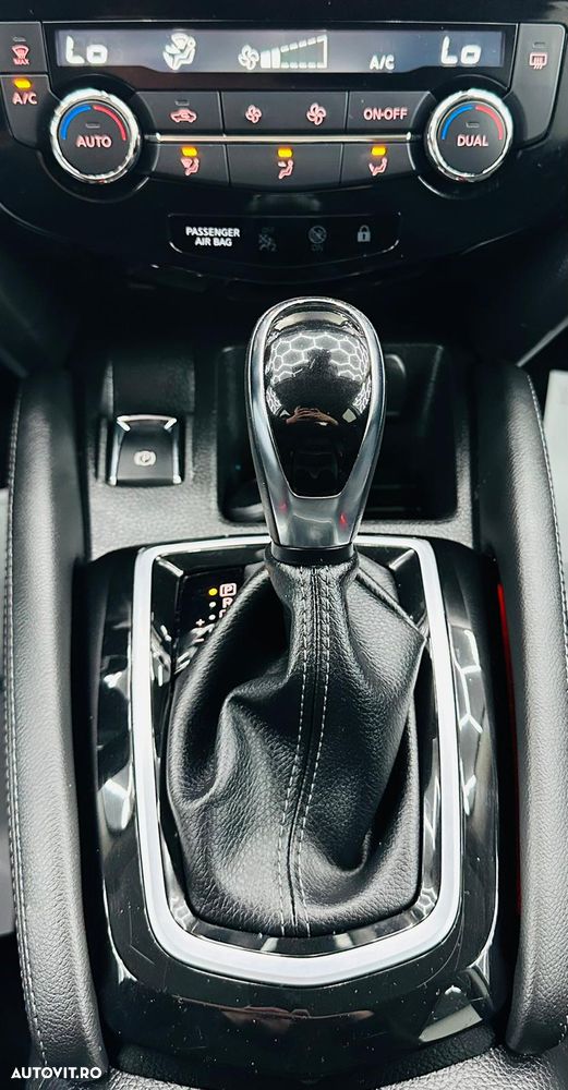 Nissan Qashqai 1.2 DIG-T Xtronic ACENTA - 23