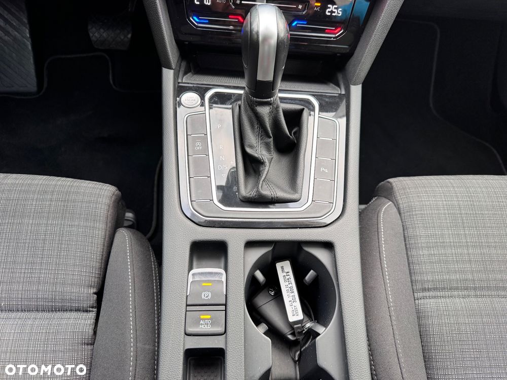 Volkswagen Passat 2.0 TDI SCR DSG Elegance - 21