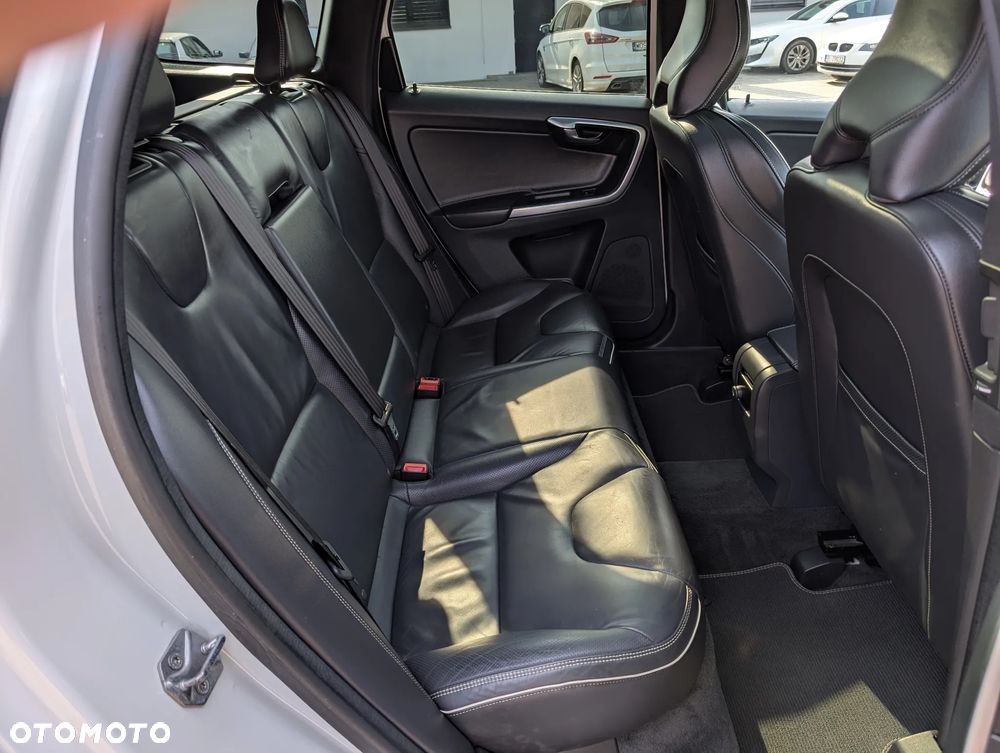 Volvo XC 60 D4 Geartronic RDesign - 35