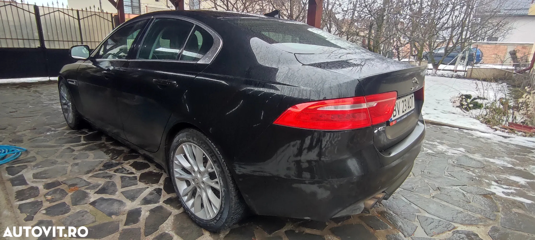 Jaguar XE 2.0 Prestige - 3