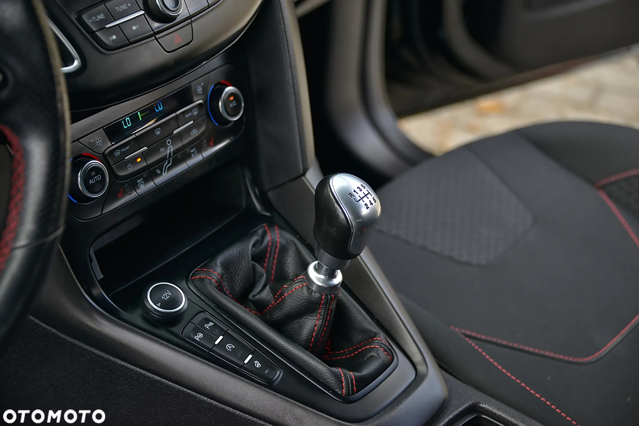 Ford Focus Turnier 1.5 EcoBoost Start-Stopp-System TITANIUM - 26