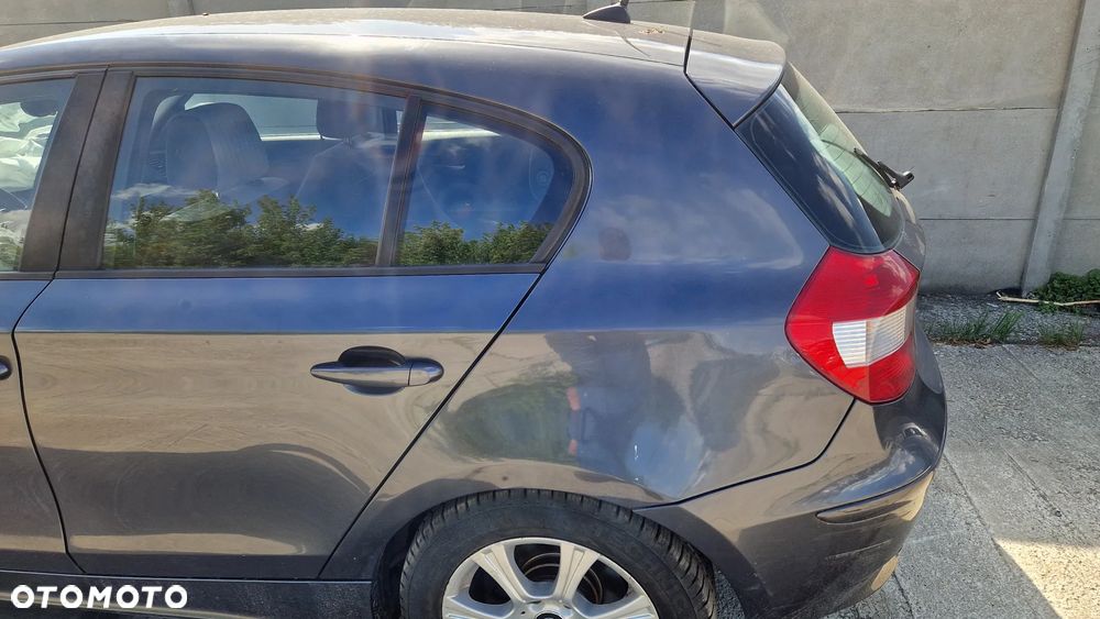 BMW 1E87 BŁOTNIK LEWY TYŁ A22/7 SPARKLING GRAPHITE - 1