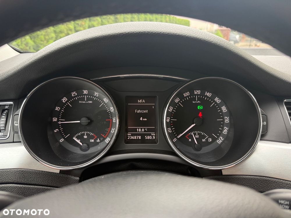 Skoda Superb 2.0 TDI Business DSG - 10
