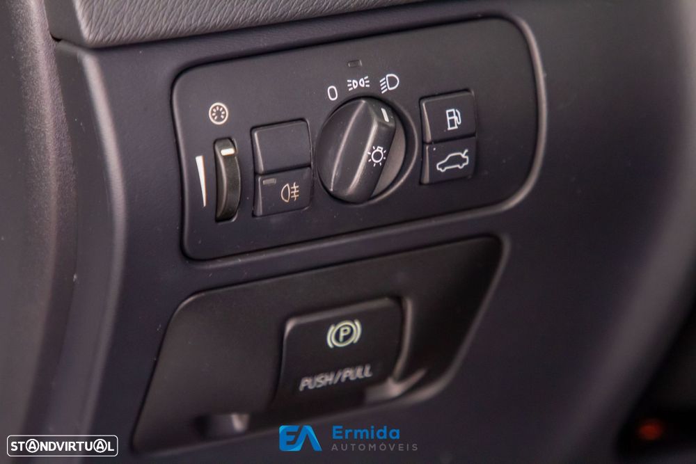 Volvo V60 2.0 D3 Momentum - 35