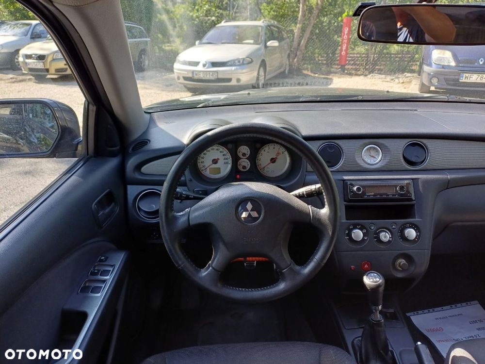 Mitsubishi Outlander - 10
