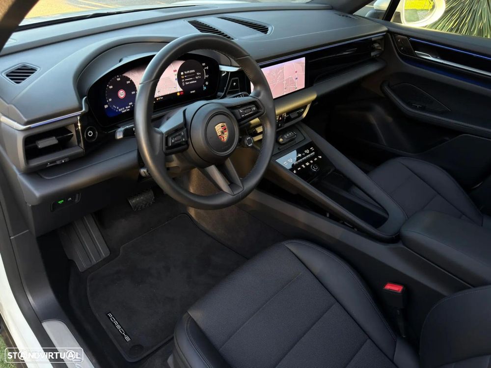 Porsche Macan Electric 4 - 4