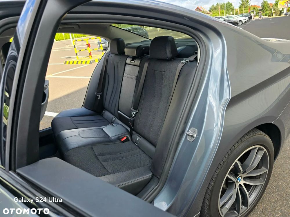 BMW Seria 5 530i xDrive Luxury Line sport - 14