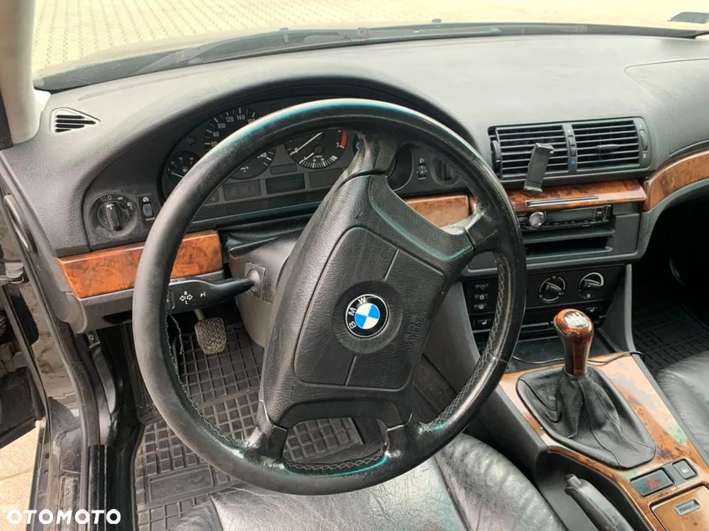 BMW Seria 5 520i - 6