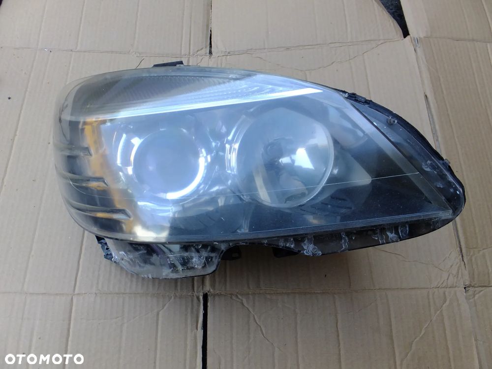 lampa prawy przód mercedes CLC CL203 W203 coupe 2009r A2038205859