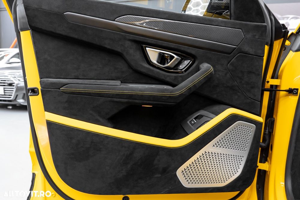 Lamborghini URUS - 38