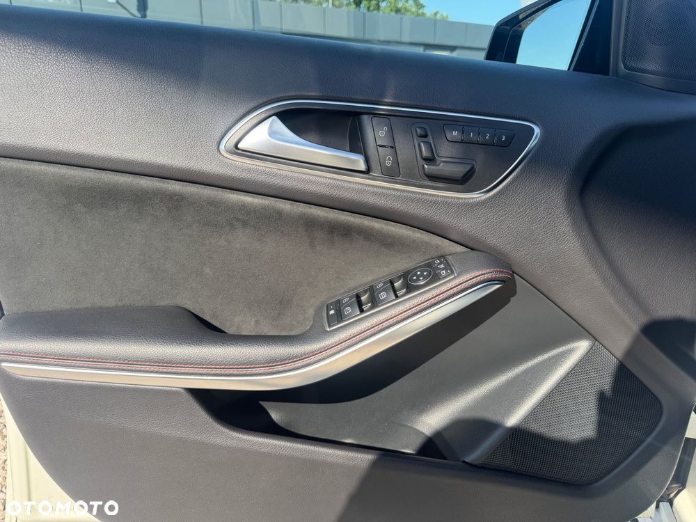 Mercedes-Benz Klasa A 45 AMG 4Matic AMG Speedshift 7G-DCT - 12