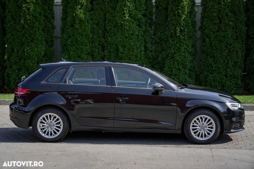 Audi A3 2.0 TDI Stronic Ambiente - 8