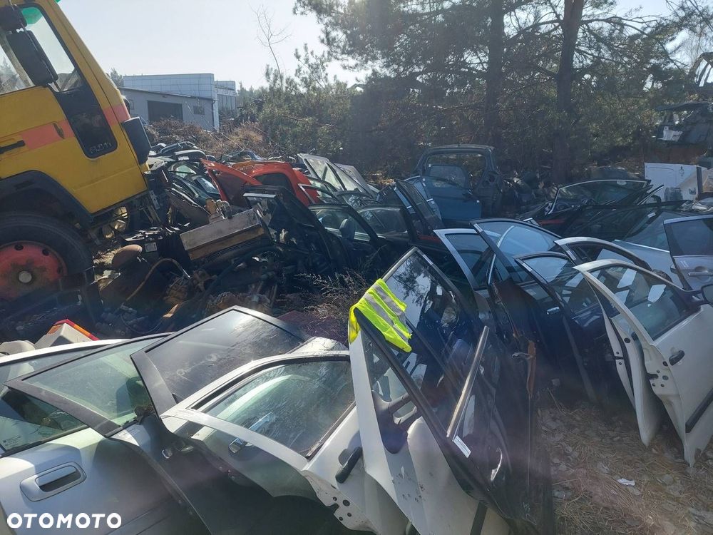 DRZWI KOMPLETNE PRAWY TYŁ VOLKSWAGEN TOURAN I LC9Z - 9