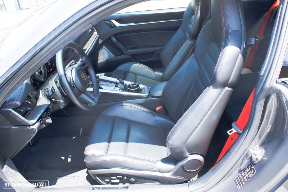 Porsche 911 (992) Turbo S PDK - 29