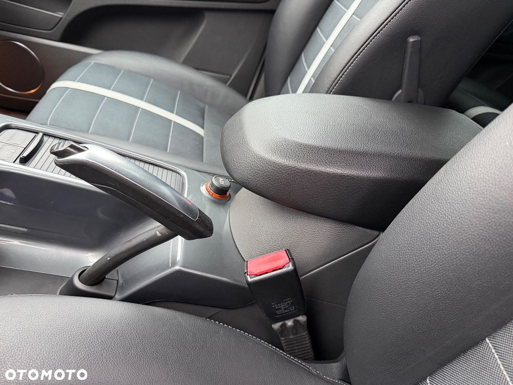 Ford Kuga 2.0 TDCi 2x4 Titanium - 21