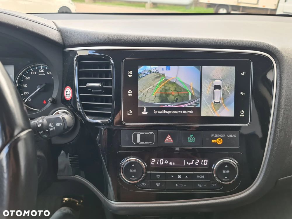 Mitsubishi Outlander 2.0 4WD Plug-In Hybrid Plus - 26