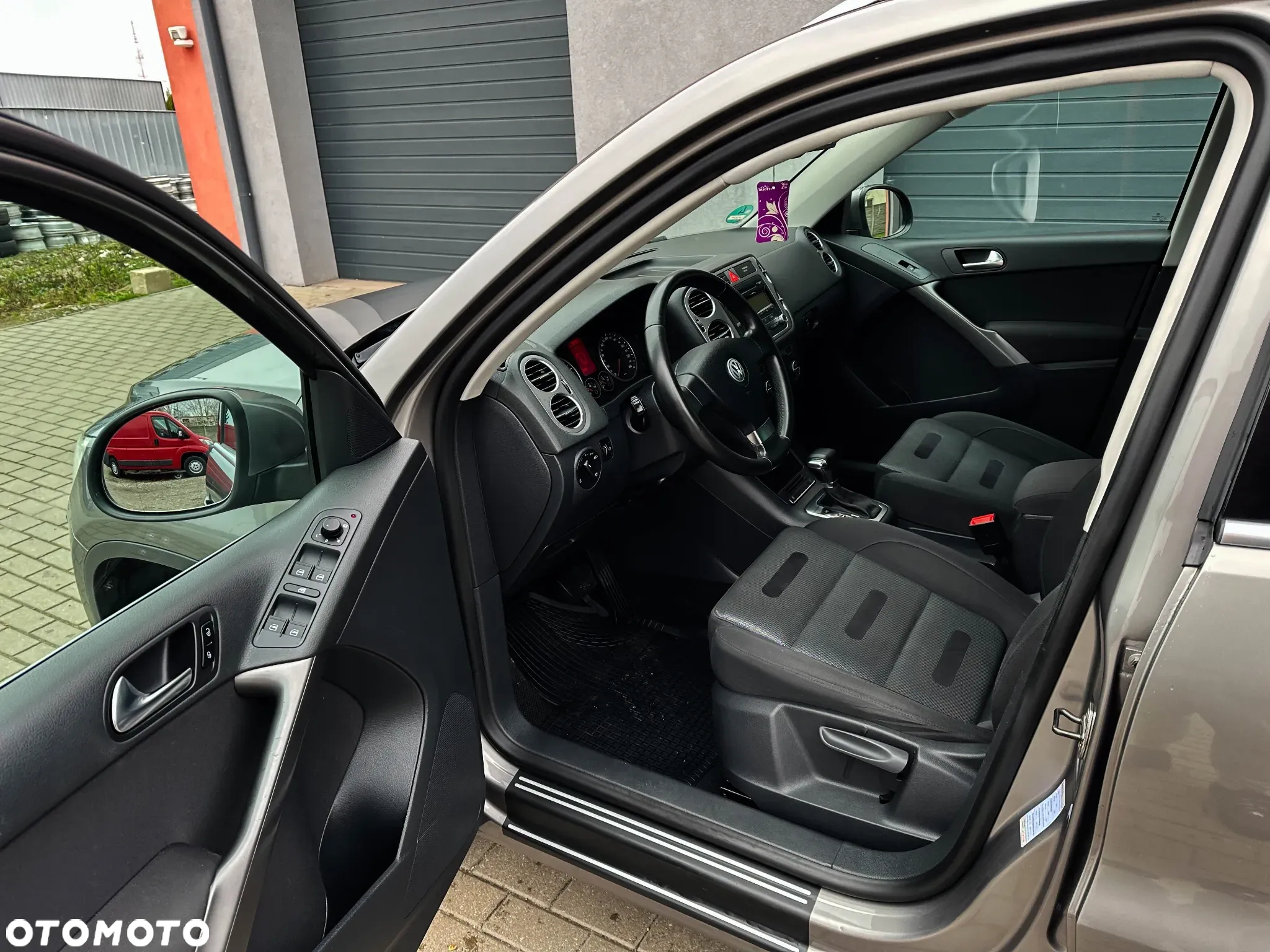 Volkswagen Tiguan 2.0 TDI DPF 4Motion BlueMotion Technology DSG Exclusive - 19