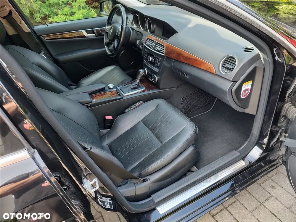 Mercedes-Benz Klasa C 350 CDI BlueEff Avantgarde 4-Matic - 13