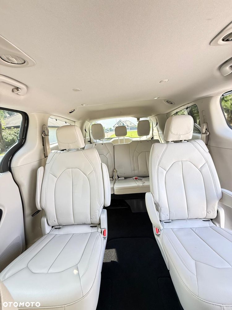 Chrysler Pacifica - 27