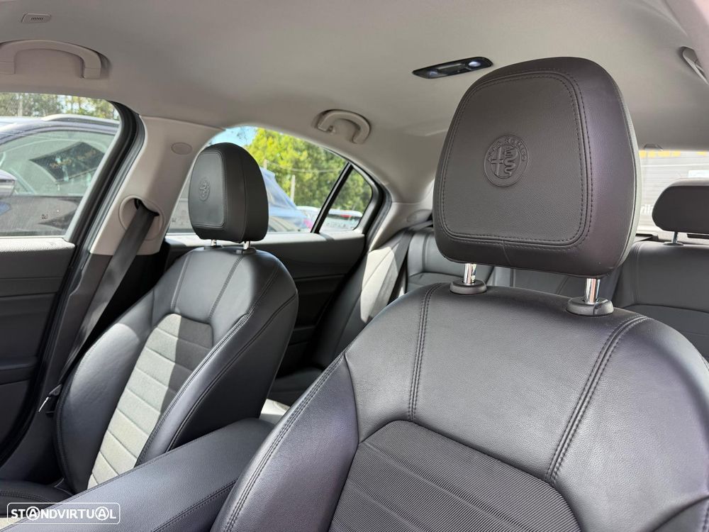 Alfa Romeo Giulia 2.2 D Super AT8 - 23