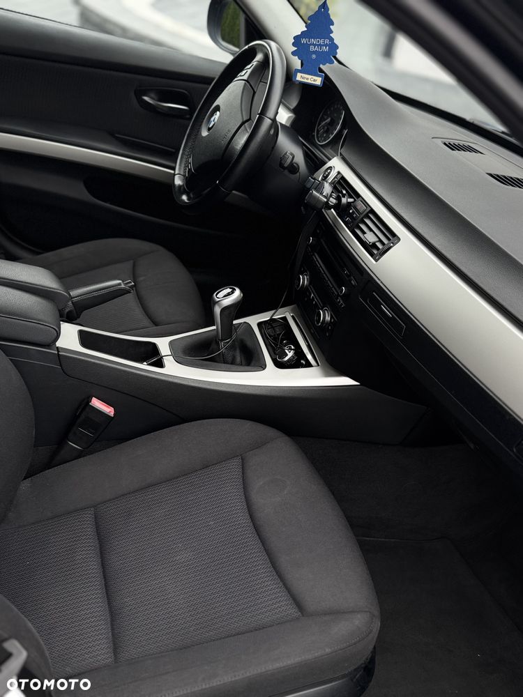BMW Seria 3 318i - 8