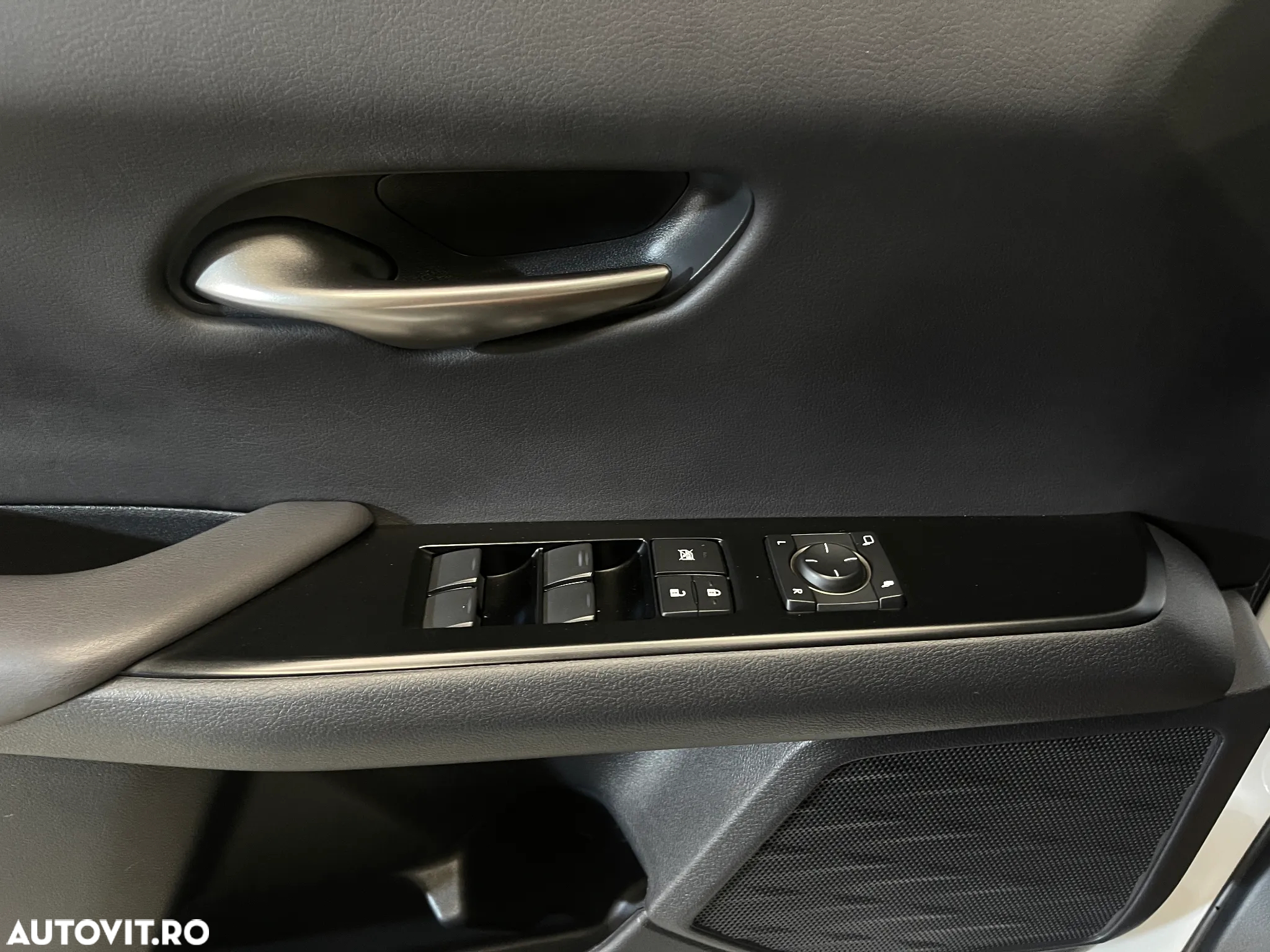 Lexus UX - 17