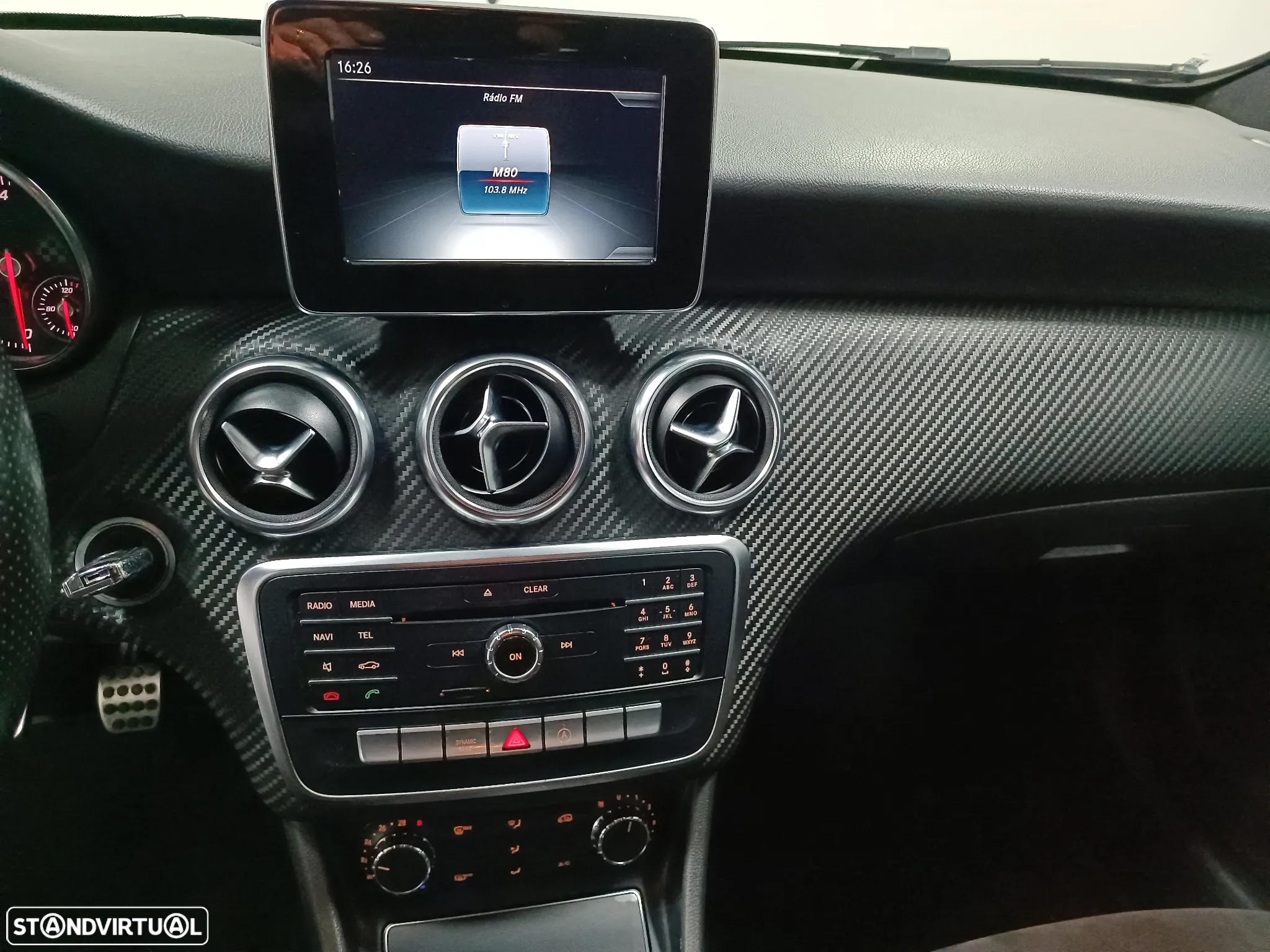 Mercedes-Benz A 180 d AMG Line - 22