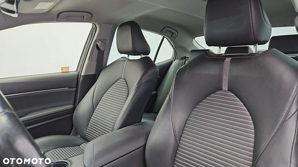 Toyota Camry 2.5 Hybrid Comfort CVT - 12