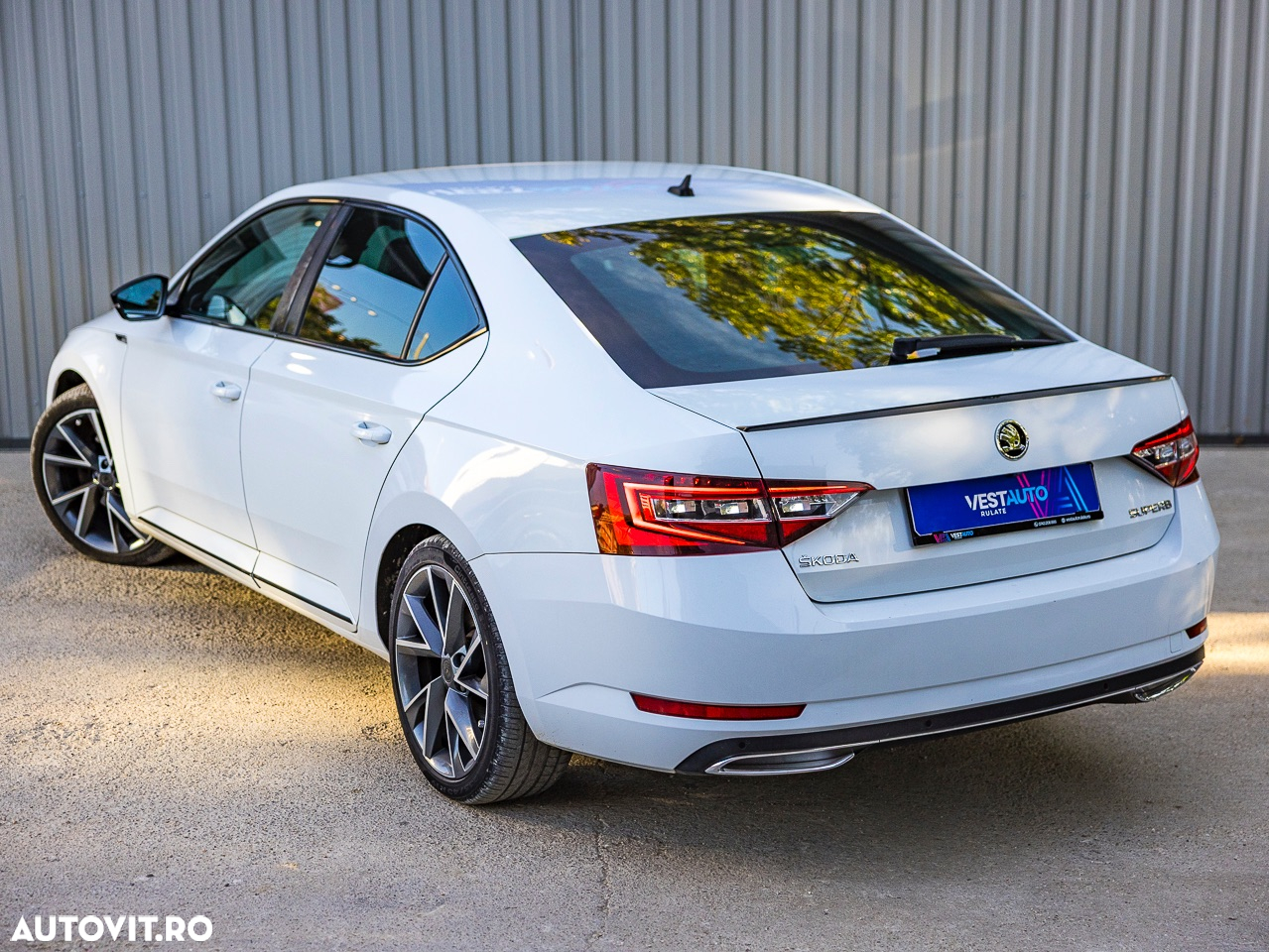 Skoda Superb 2.0 TDI DSG Sportline - 2