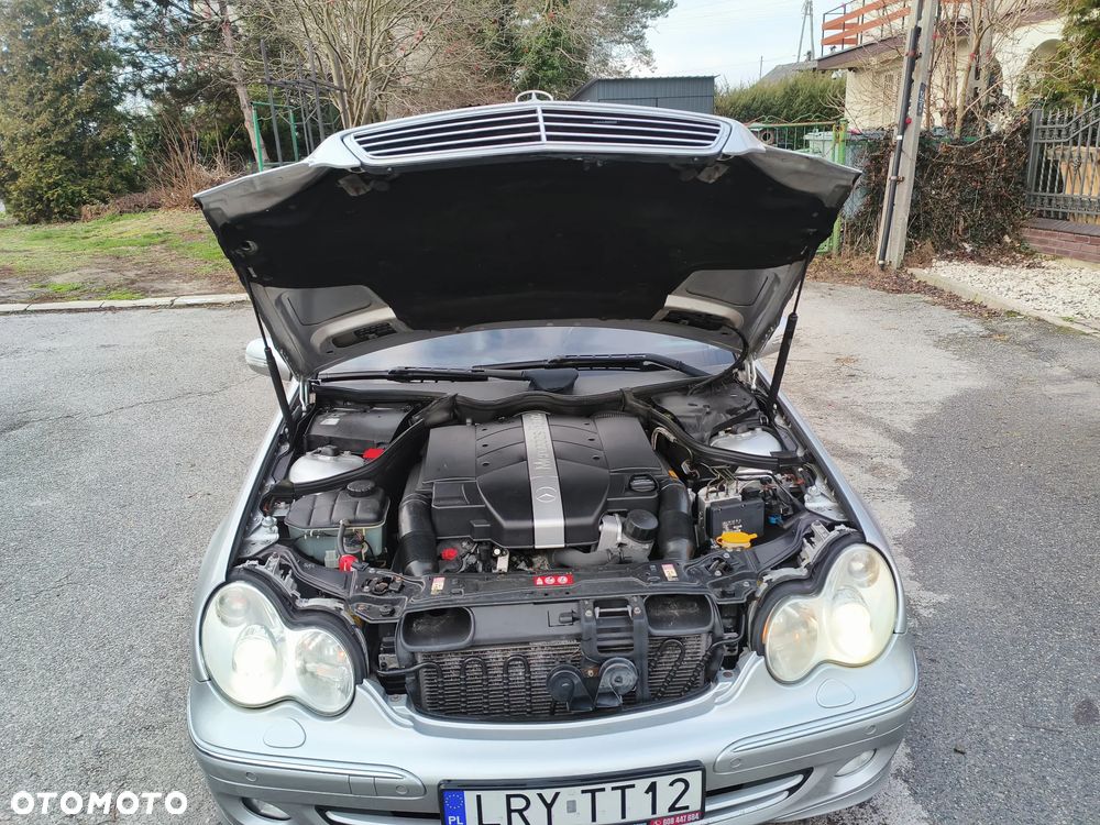 Mercedes-Benz Klasa C 320 4Matic Avantgarde Sport Edition - 36