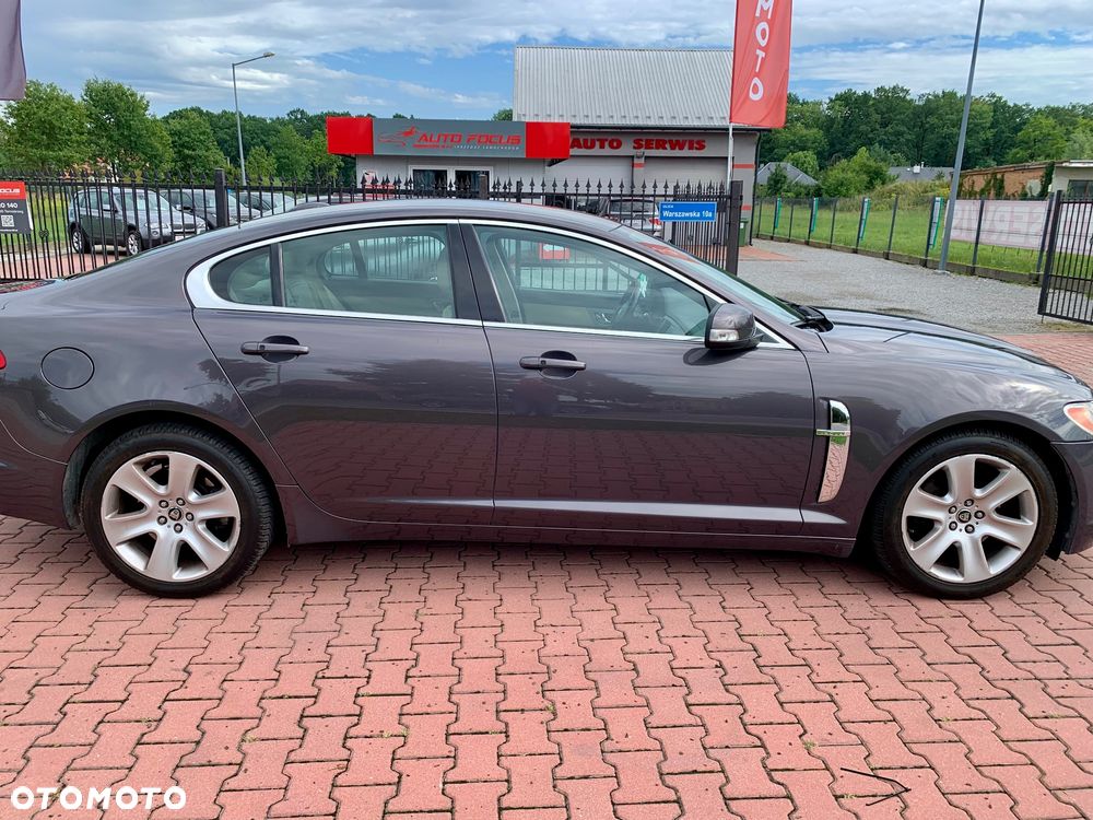 Jaguar XF 2.7 V6 Premium Luxury - 11
