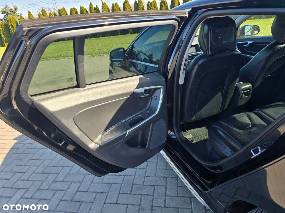 Volvo V60 D6 AWD Plug-in Hybrid R-Design Summum - 18