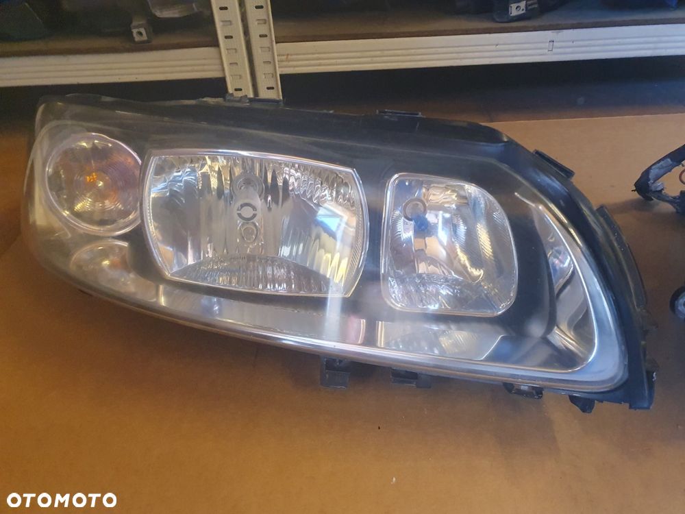 REFLEKTOR L/P VOLVO V70 II XC70 LIFT EUROPA - 2