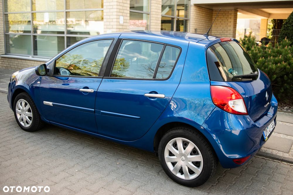 Renault Clio 1.2 16V Confort Authentique - 4