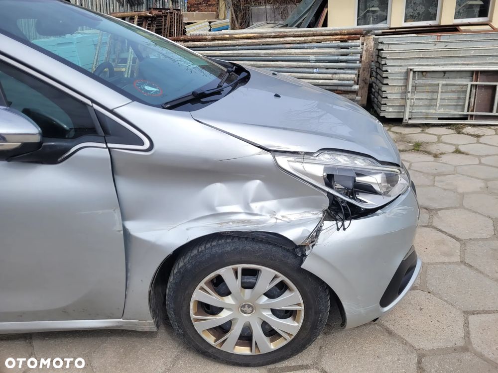 Peugeot 208 - 10