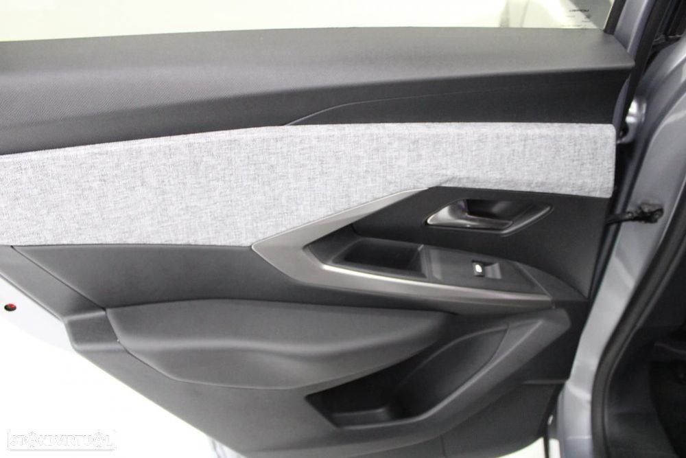 Peugeot E-3008 73 kWh Allure - 11