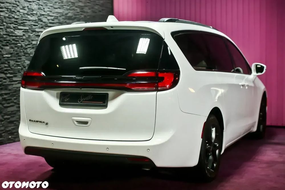 Chrysler Pacifica - 3
